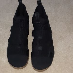 Mens Lebron soldier 11 shoes